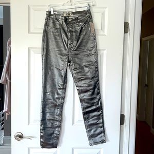 👽NWT! Free People Silver coated skinny jeans